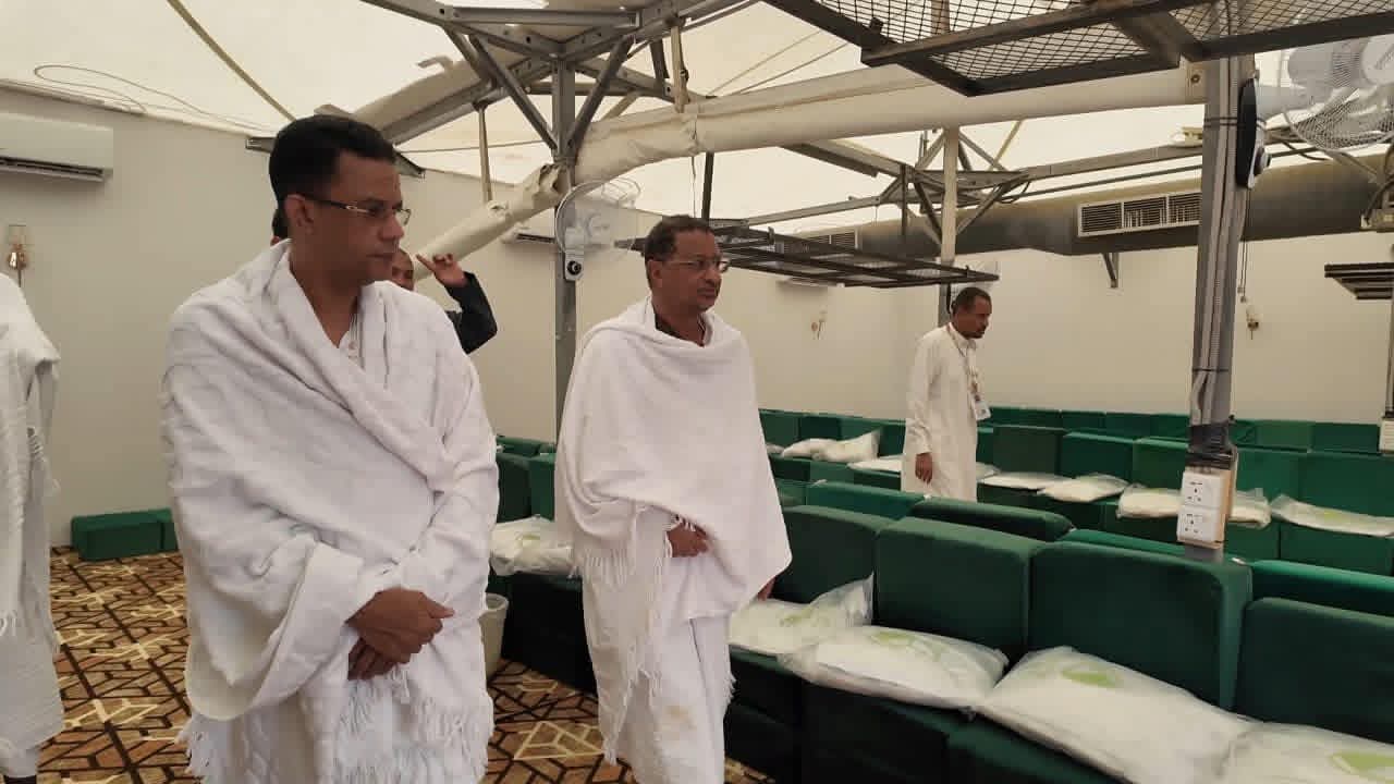 وزير الشؤون الإسلامية يتفقد مخيم الحجاج الموريتانيين في منى