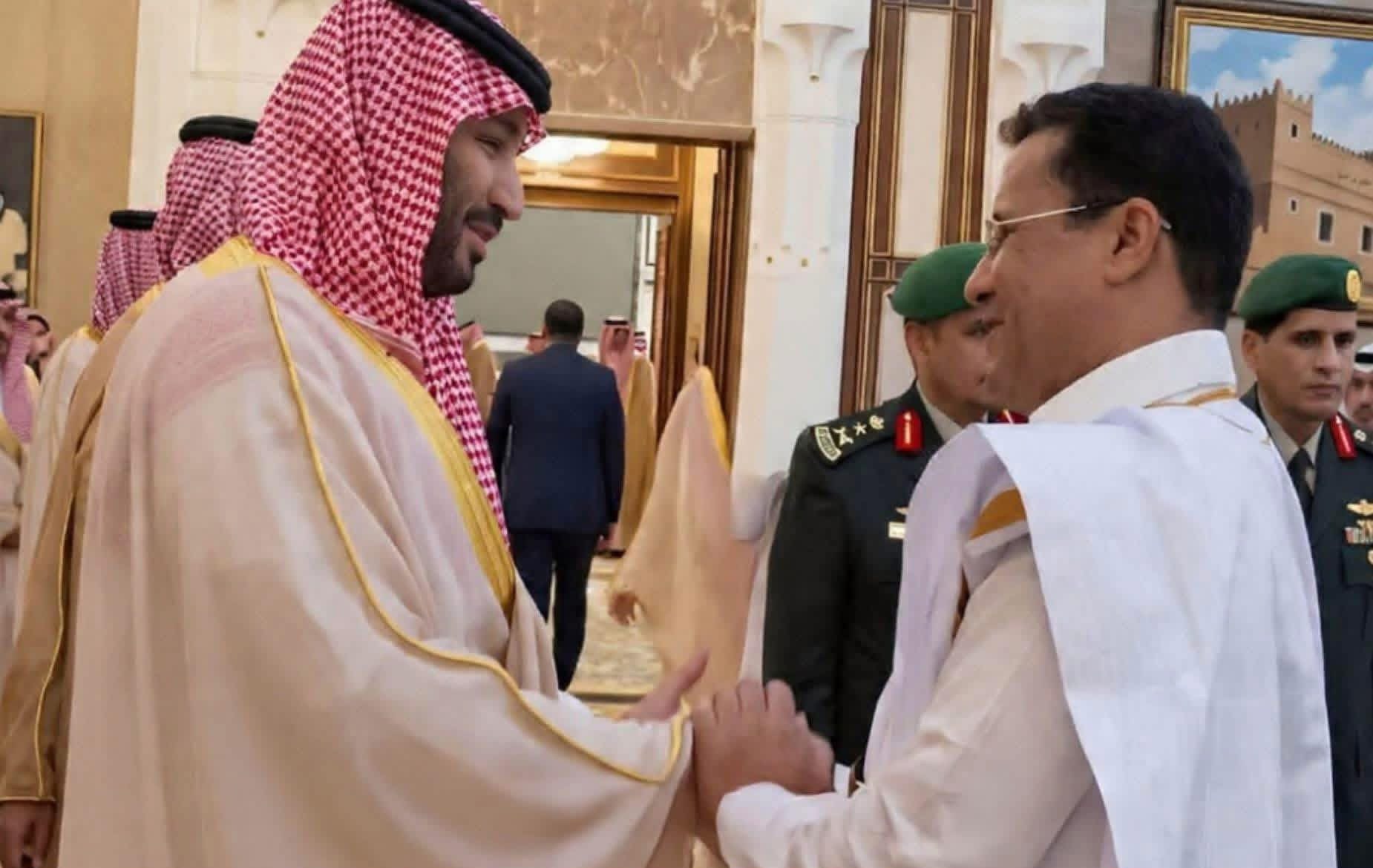 الوزير الأول إلى جانب ولي العهد السعودي في حفل كبار شخصيات الحج