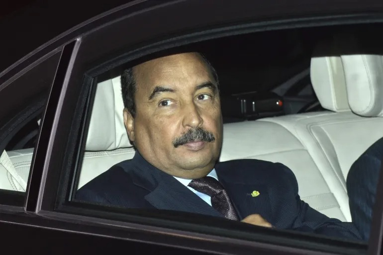 محامي: الرئيس السابق يعاني ضيق تنفس داخل سجنه بسبب انبعاثات
