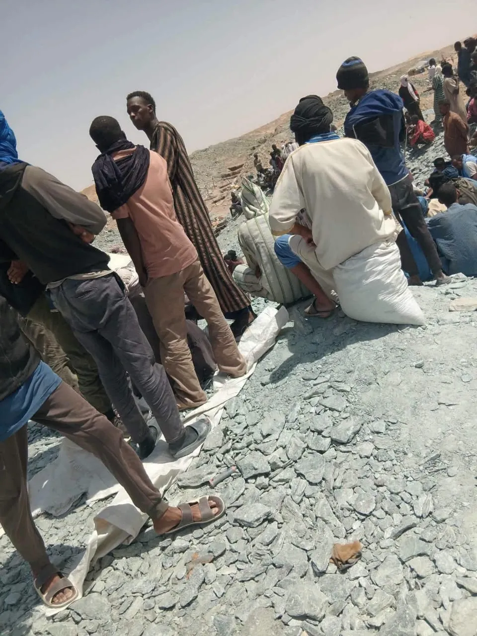 وفاة منقب وإصابة ثلاثة آخرين في حادث داخل بئر للتنقيب بتيرس الزمور