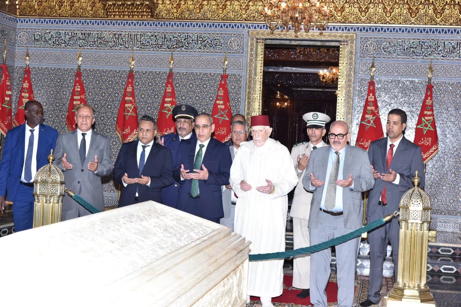 وزير الداخلية يزور ضريح الملك محمد الخامس خلال زيارته للمغرب