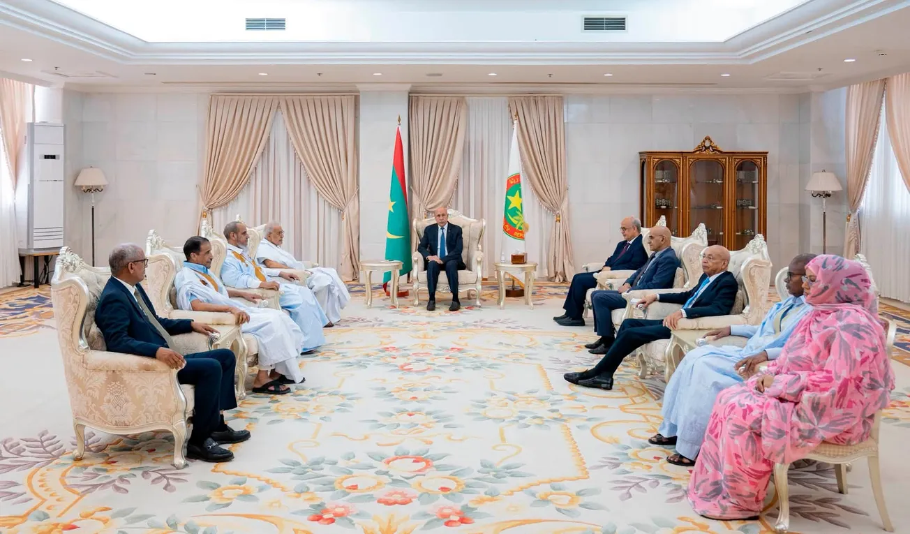 غزواني يتسلم وثيقة الحوار الوطني تمهيدا لمرحلة جديدة من المسار التشاوري