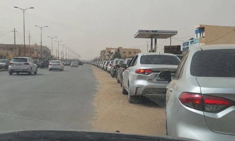 طوابير الوقود تتجدد رغم نفي وزير الطاقة وجود أزمة