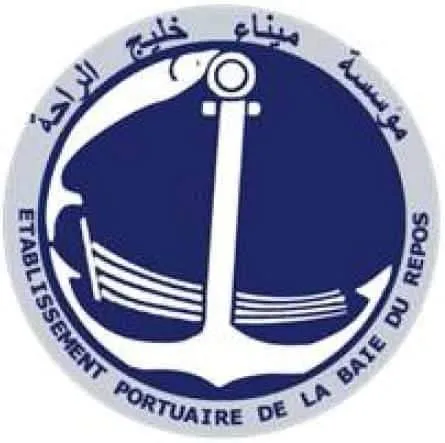 حريق يندلع داخل زورق للصيد التقليدي بميناء الراحة