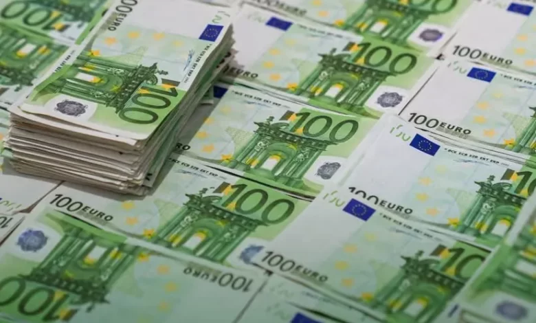 الشرطة تفكك شبكة لترويج عملات أجنبية مزيفة