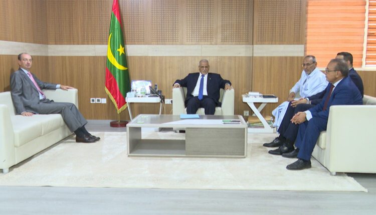 رئيس الجمعية الوطنية يبحث مع السفير الإسباني تطوير التعاون البرلماني