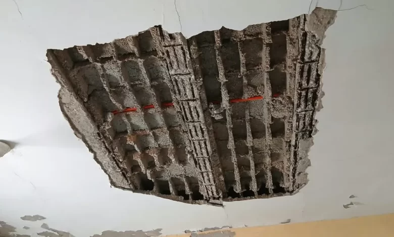 تجدد انهيار سقف مسجد في الرياض وسط مخاوف على سلامة المصلين