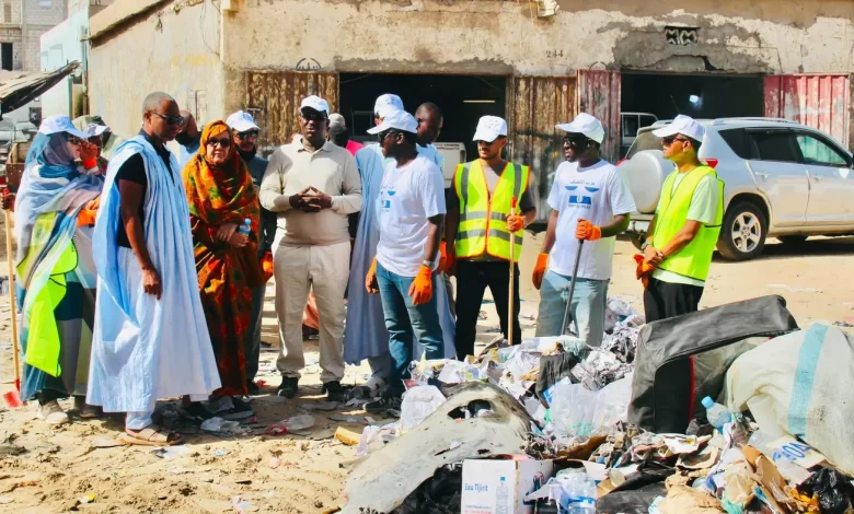 حزب الإنصاف يطلق حملة نظافة في بلديات نواكشوط التسع