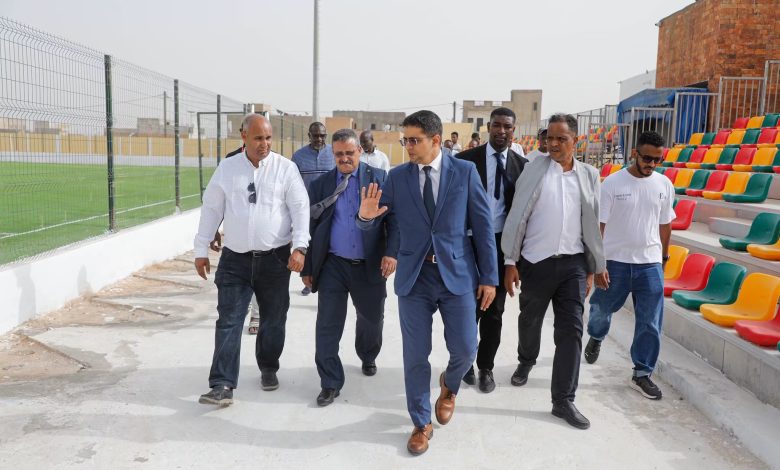 وزير الشباب يتفقد أشغال ملعب الميناء ويوجه بمعالجة الاختلالات